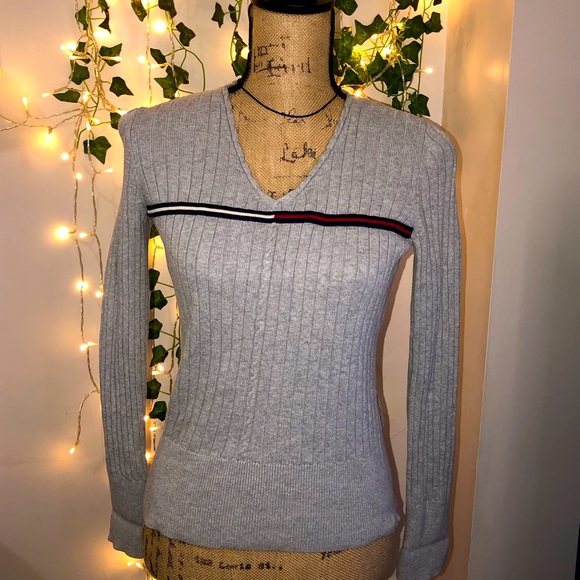 90's Nostalgic Tommy Hilfiger sweater small - Picture 2 of 5